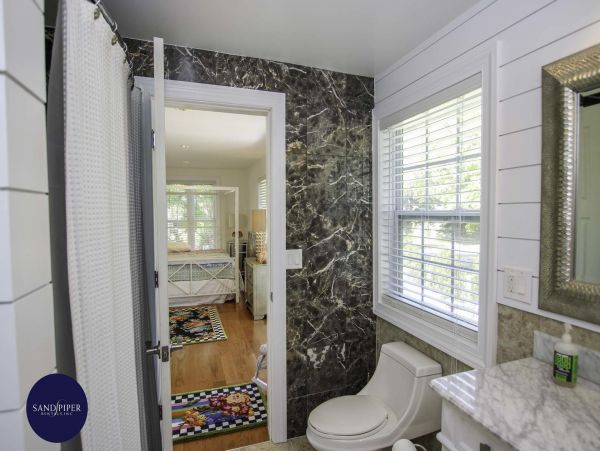Cape Cod Home 995355