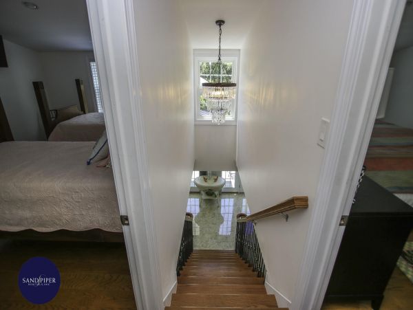 Cape Cod Home 995355