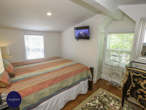 Cape Cod Home 995355