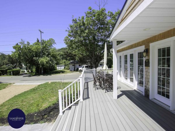 Cape Cod Home 995355