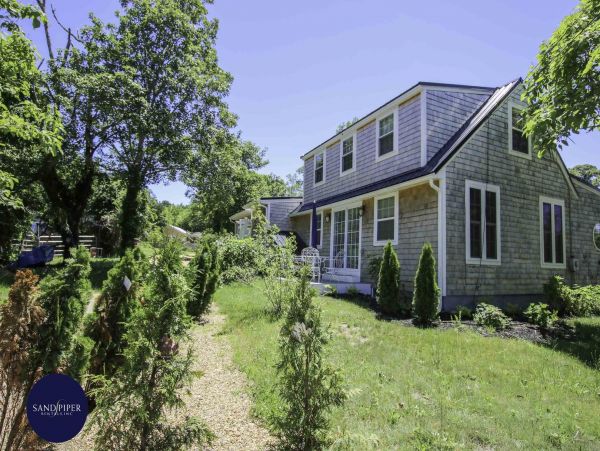 Cape Cod Home 995355