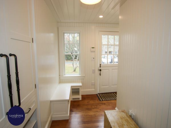 Cape Cod Home 995357