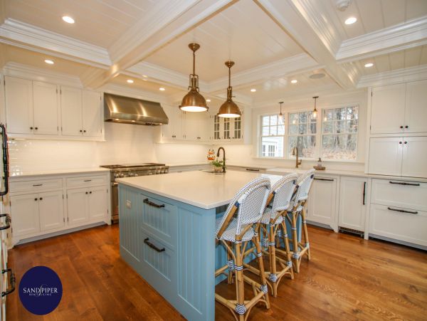 Cape Cod Home 995357