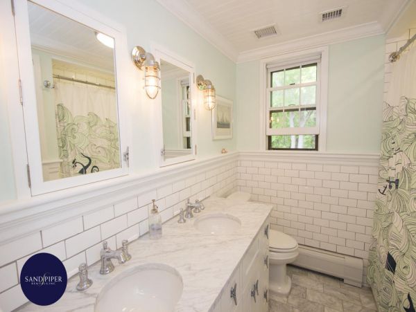 Cape Cod Home 995357