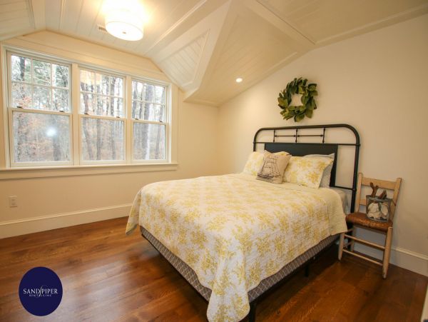 Cape Cod Home 995357
