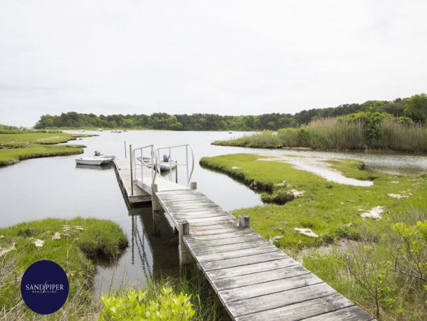 Cape Cod Home 995357