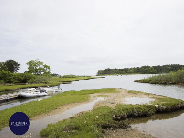 Cape Cod Home 995357
