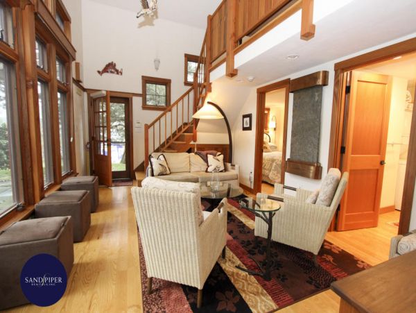 Cape Cod Home 995358