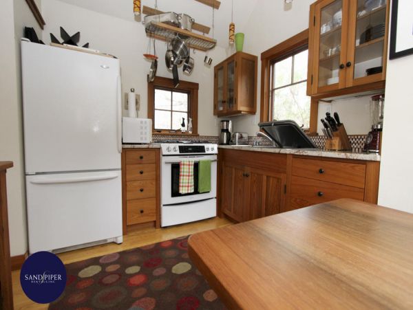Cape Cod Home 995358