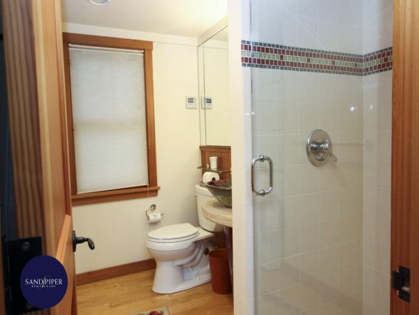 Cape Cod Home 995358