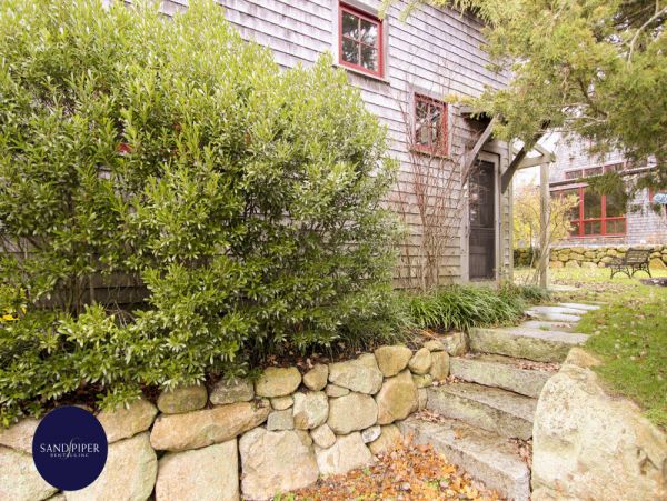 Cape Cod Home 995358