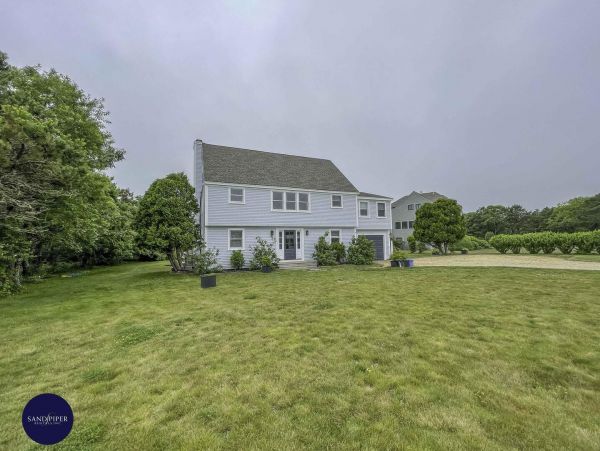 Cape Cod Home 995359