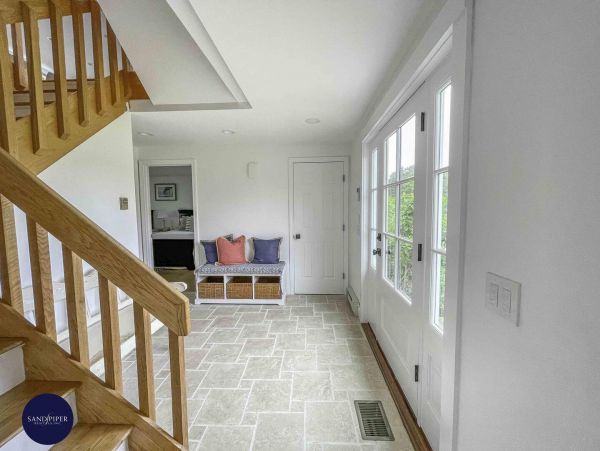 Cape Cod Home 995359