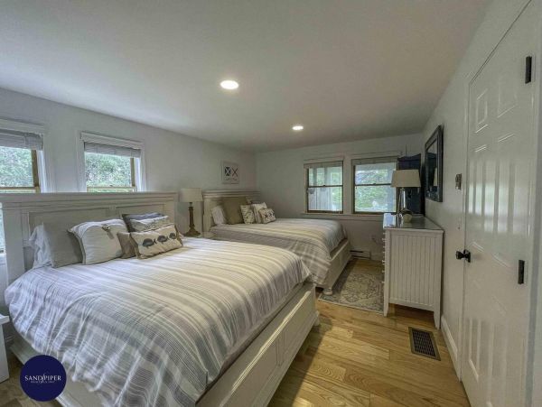 Cape Cod Home 995359