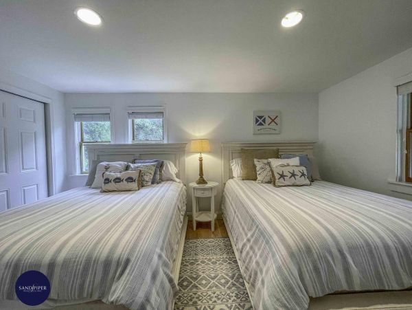 Cape Cod Home 995359