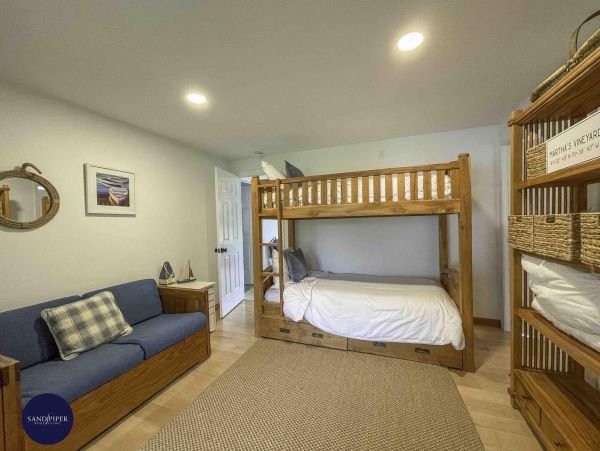 Cape Cod Home 995359