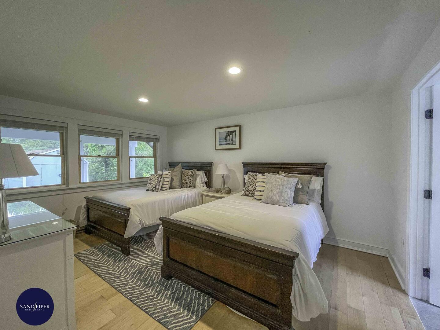 Cape Cod Home 995359