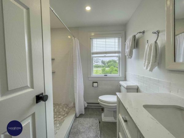 Cape Cod Home 995359