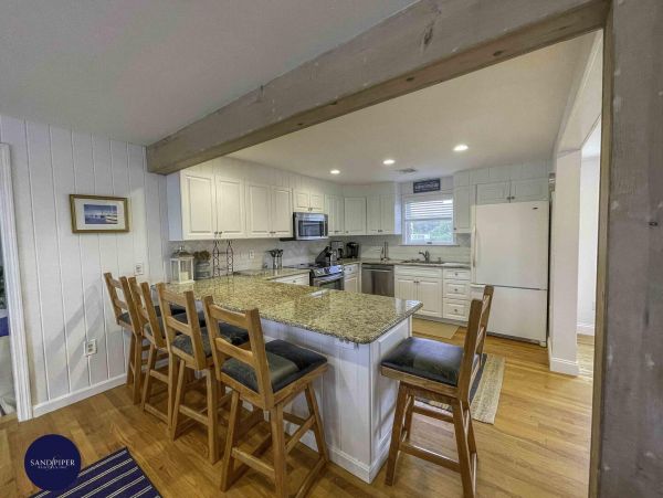 Cape Cod Home 995359