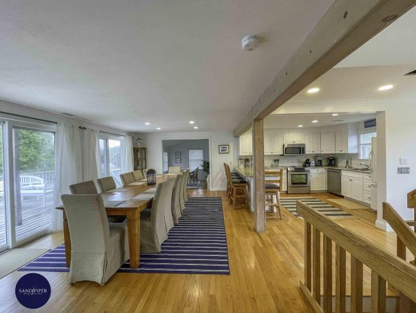 Cape Cod Home 995359