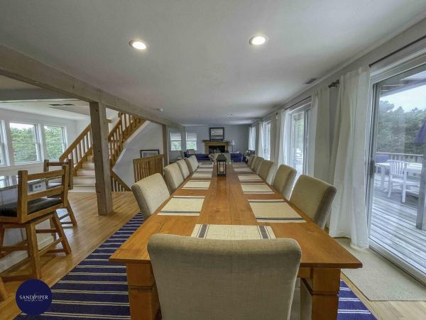 Cape Cod Home 995359