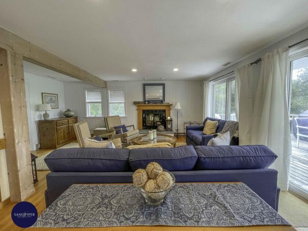 Cape Cod Home 995359