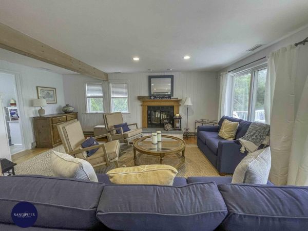 Cape Cod Home 995359