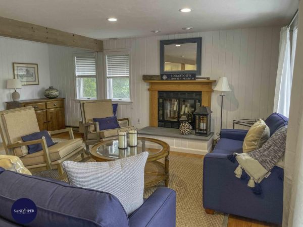 Cape Cod Home 995359