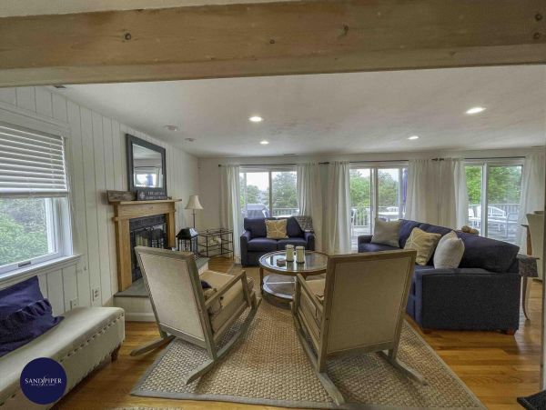 Cape Cod Home 995359