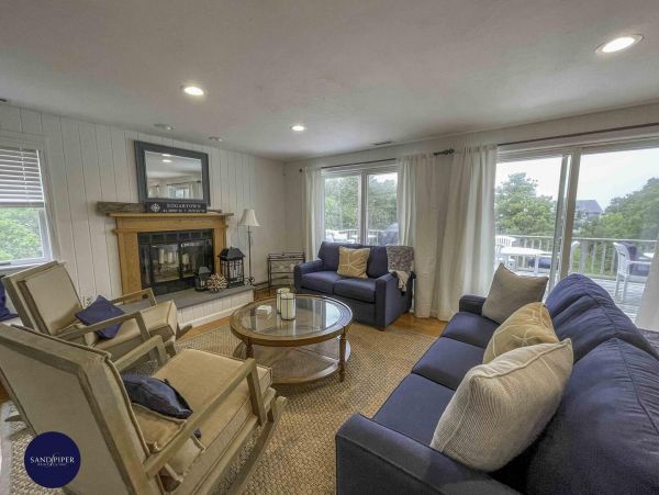 Cape Cod Home 995359