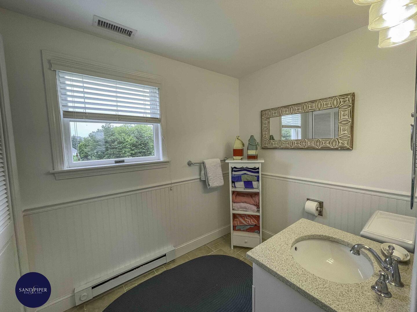 Cape Cod Home 995359