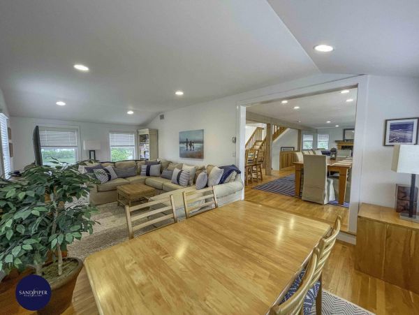 Cape Cod Home 995359