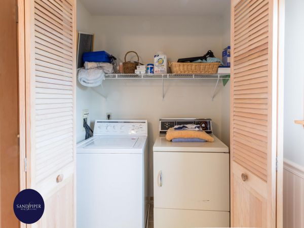 Cape Cod Home 995359