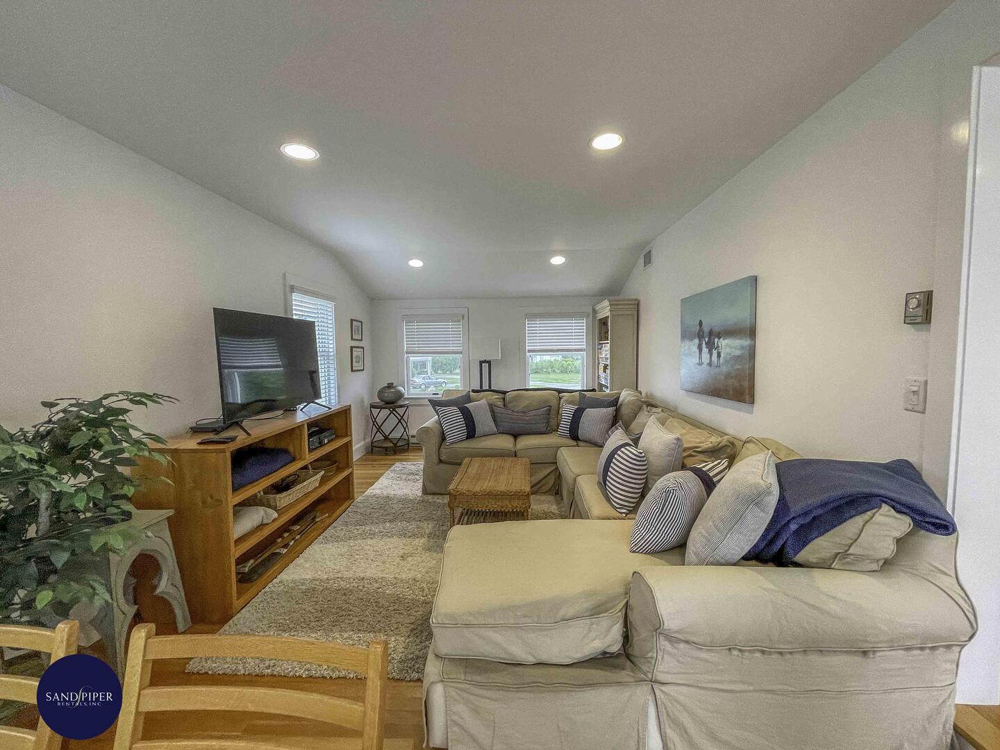 Cape Cod Home 995359