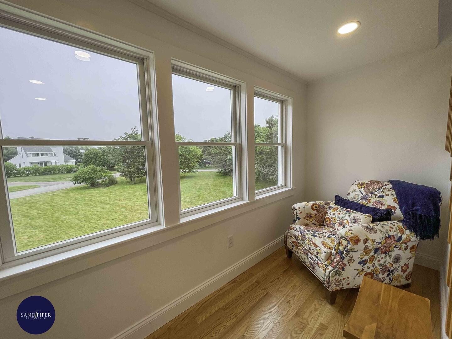 Cape Cod Home 995359