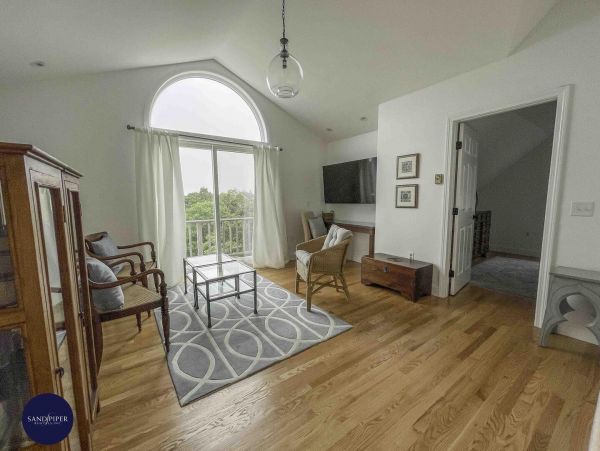Cape Cod Home 995359