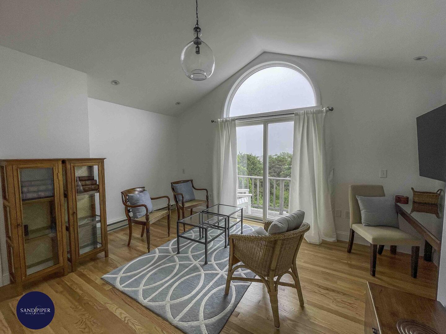 Cape Cod Home 995359