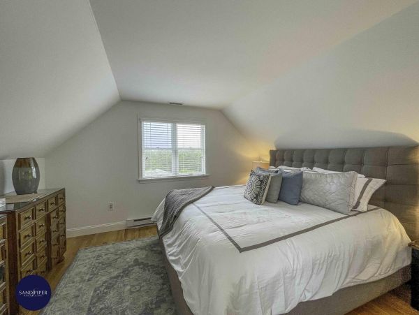 Cape Cod Home 995359