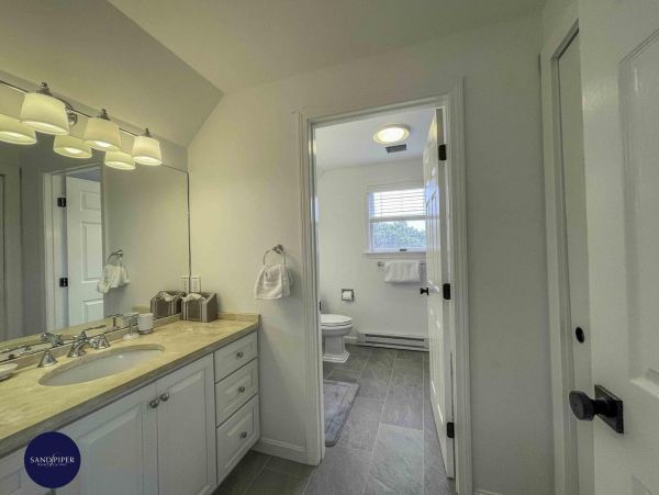 Cape Cod Home 995359
