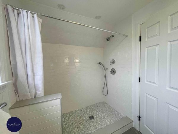 Cape Cod Home 995359