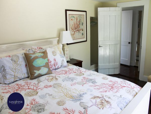 Cape Cod Home 995360