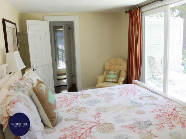 Cape Cod Home 995360