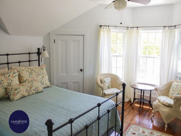 Cape Cod Home 995360