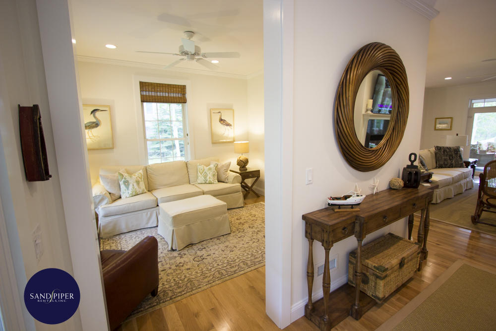 Cape Cod Home 995361