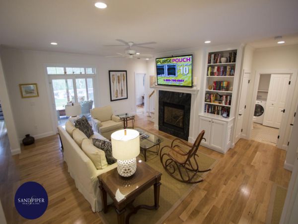 Cape Cod Home 995361