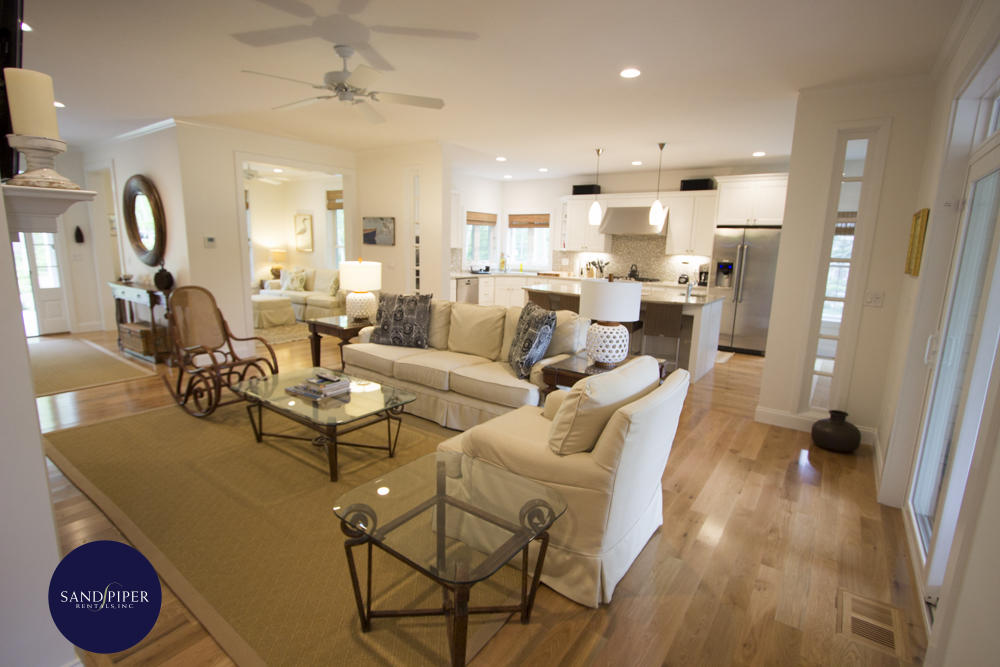 Cape Cod Home 995361