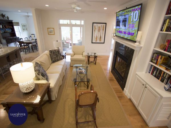 Cape Cod Home 995361