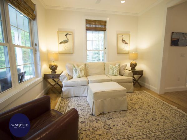 Cape Cod Home 995361