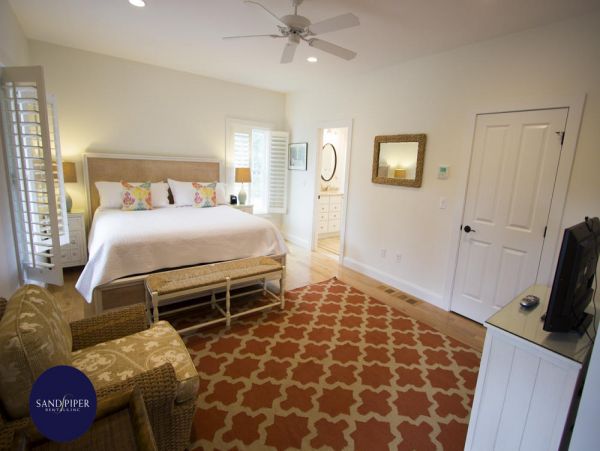 Cape Cod Home 995361