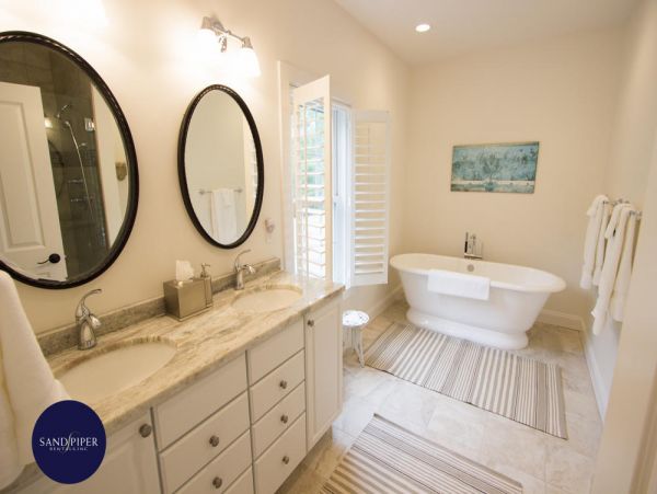 Cape Cod Home 995361